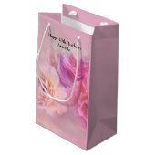 ピンクかわいらしカーネシスタイリッシュス写真誕生日 スモールペーパーバッグ (裏面アングル)