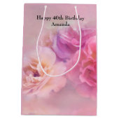 ピンクかわいらしカーネシスタイリッシュス写真誕生日 ミディアムペーパーバッグ (裏面)