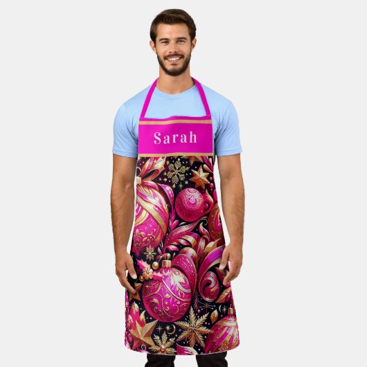 ピンクかわいらしクリスマスオーナメントの雪の結晶 エプロン (着用した状態)