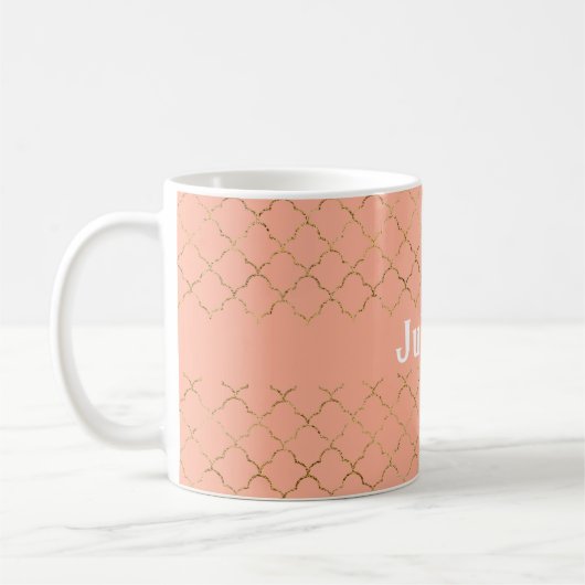 ピンクかわいらしコーラル金ゴールドクローバーパーソナライズされた コーヒーマグカップ (左)