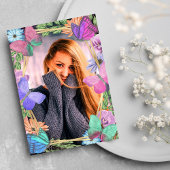 ピンクかわいらしパープルフローラ蝶誕生日写真 招待状