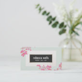 ピンクかわいらしフローラスキンと爪、 ネイルスパ 名刺 (スタンド正面)