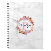 ピンクかわいらしフローラリースモノグラム ノートブック (正面)