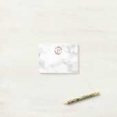 ピンクかわいらしフローラリースモノグラム ポストイット (デスク上)