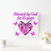 ピンクかわいらしフローラ65番目の誕生日デザイン スクエア壁時計 (ホーム)