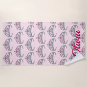 ピンクかわいらしプリンセスジュエルティアラクラウンロイヤリティ ビーチタオル (正面)