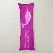 ピンクかわいらしベビーガールナルファルカスタム誕生 ボディピロー (裏面 (縦))