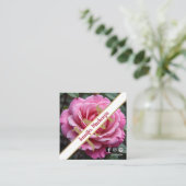 ピンクかわいらしローズAI生成 スクエア名刺 (スタンド正面)
