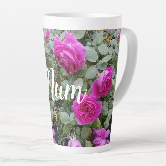 ピンクかわいらしヴィンテージバラフラワー誕生日ムマグ カフェラテマグ (右アングル)