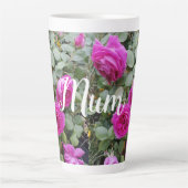 ピンクかわいらしヴィンテージバラフラワー誕生日ムマグ カフェラテマグ (正面)