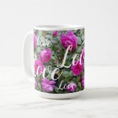ピンクかわいらしヴィンテージバラフラワー誕生日ラブ コーヒーマグカップ (正面左)