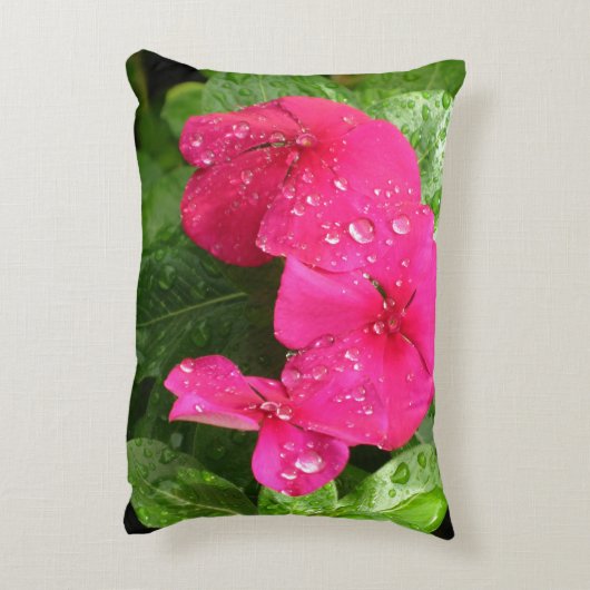 ピンクかわいらし春の花のマクロ写真 アクセントクッション (裏面(縦))