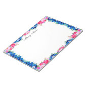 ピンクかわいらし赤バラ青い花パーソナライズされた ノートパッド (アングル)