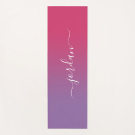 ピンクかミニマルら紫のグラデーションの白いスクリプト名 ヨガマット