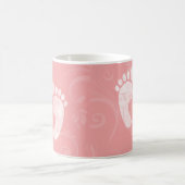 ピンクか白いベビーの足跡 コーヒーマグカップ (中央)