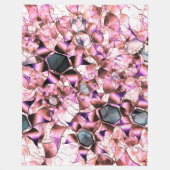 ピンクがかった花弁のような形に囲まれた六角形 フリースブランケット (正面)