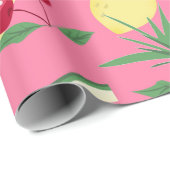 ピンクがかった赤の背景に、ジューシーな果物がついている。  ラッピングペーパー (ロールコーナー)