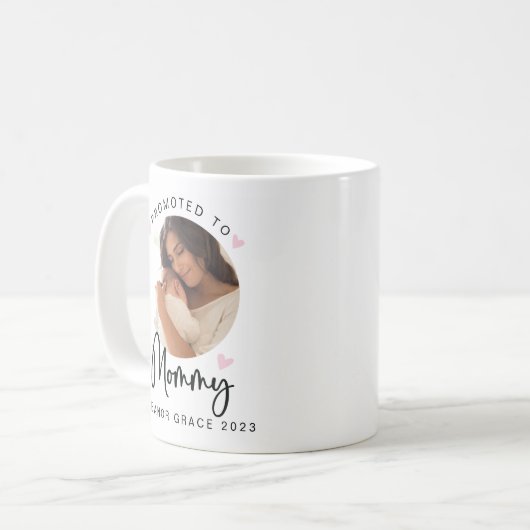 ピンクがママに昇進 |フォトギフトマグ コーヒーマグカップ (正面左)