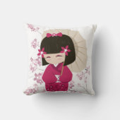 ピンクこけし人形の枕 – 白い背景 クッション (正面)