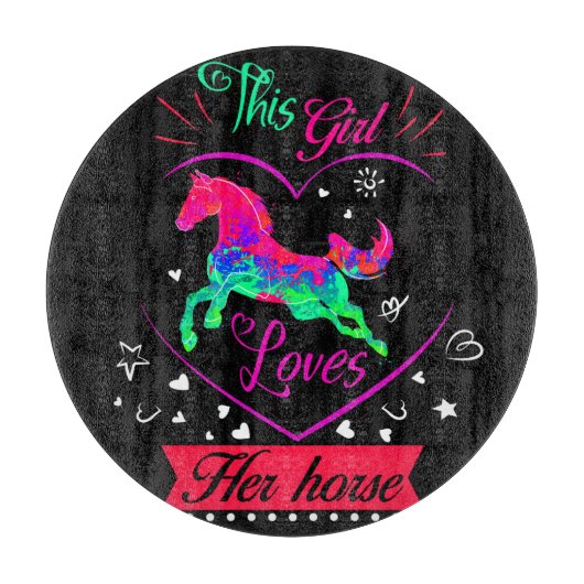 ピンクこの女の子は彼女の馬を愛している カッティングボード (正面)