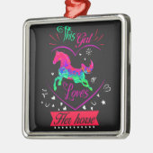 ピンクこの女の子は彼女の馬を愛している メタルオーナメント (左)