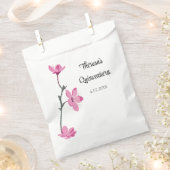 ピンクさくらんぼの花々パーソナライズされたキンセアニェラ フェイバーバッグ (クリップ留めされた状態)