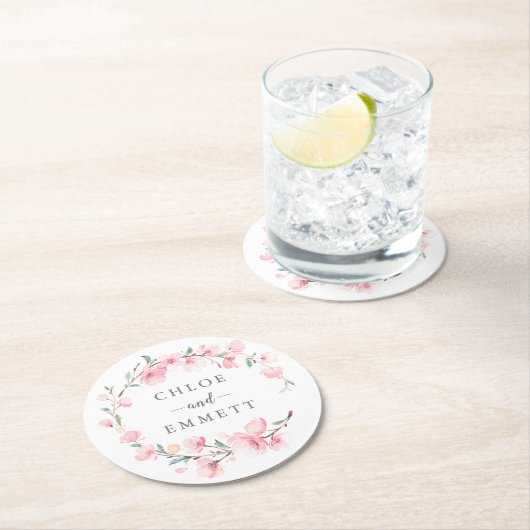 ピンクさくらんぼブロッサムフローラリース ラウンドペーパーコースター (インサイチュ)