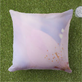 ピンクさくらんぼ花 アウトドアクッション (芝生)