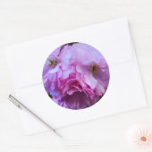 ピンクさくらんぼ花 ラウンドシール (封筒)