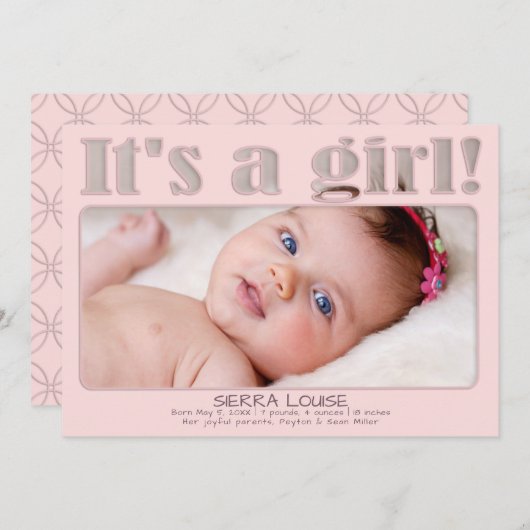 ピンクそれは女の子のカスタムな新生児の写真の誕生です 案内状 (正面/裏面)