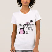 ピンクともし黒の靴が買バッグに適合 Tシャツ (正面)