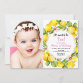 ピンクとイエローのレモン　女の子1歳の誕生日写真 招待状 (正面)