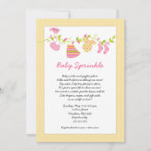 ピンクとイエローの洗濯物干し 赤ちゃんシャワーの招待状 招待状 (正面)
