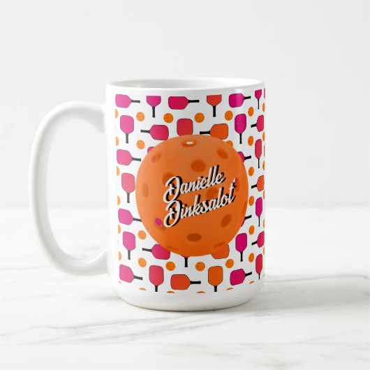 ピンクとオレンジのピックボールのパドルパーソナライズされた コーヒーマグカップ (左)