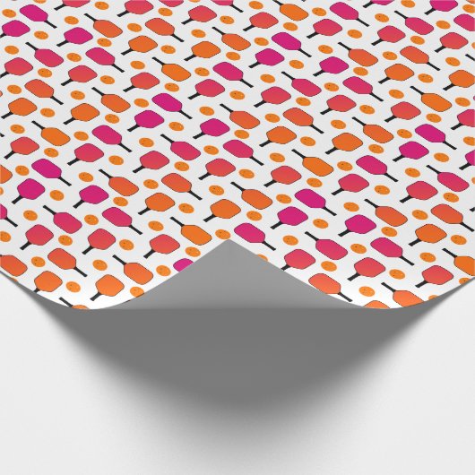 ピンクとオレンジのピックボールのパドルパーソナライズされた ラッピングペーパー (角)