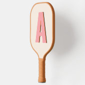 ピンクとオレンジのレトロタイポグラフィモノグラムイニシャル ピックルボールラケット (左)