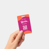 ピンクとオレンジの夕日レトロ 新婦にドリンクを買って バッジ (手持ち)