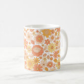 ピンクとオレンジの春の花の模様 コーヒーマグカップ (正面右)