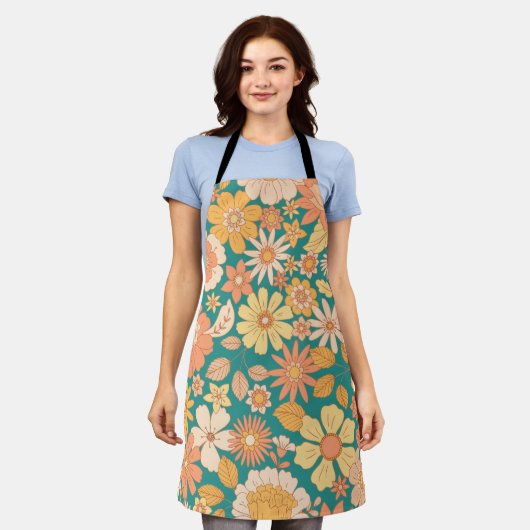 ピンクとオレンジの春の花模様 エプロン (着用した状態)