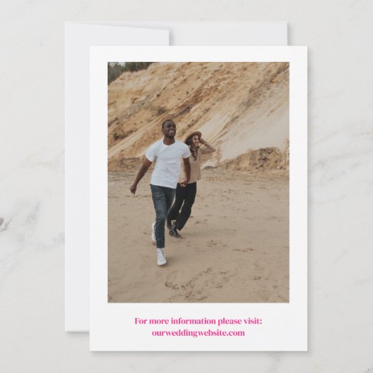 ピンクとオレンジの矢印タイポグラフィ写真の日付を保存 セーブザデート (裏面)