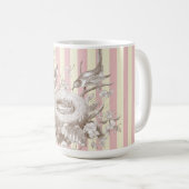 ピンクとクリームの背景のラ・プティ・ファミリー コーヒーマグカップ (正面右)