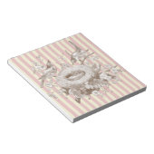 ピンクとクリームの背景のラ・プティ・ファミリー ノートパッド (アングル)