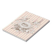 ピンクとクリームの背景のラ・プティ・ファミリー ノートパッド (回転)