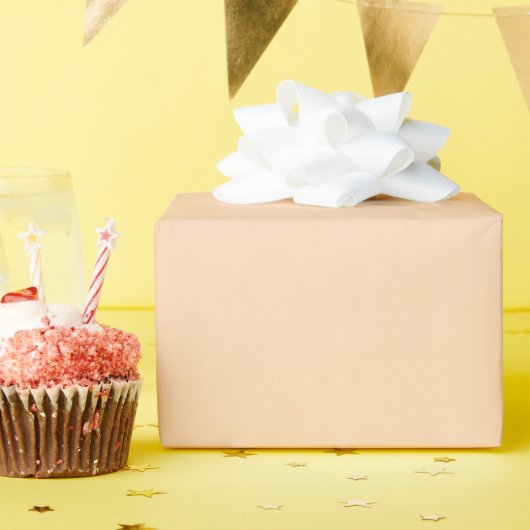 ピンクとクリーム ラッピングペーパー (誕生日パーティー)