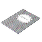 ピンクとグリーンのかわいらしハートパターン ノートブック (左側)