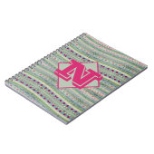 ピンクとグリーンのハートパターン&あなたのモノグラム ノートブック (左側)