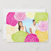 ピンクとグリーンのバラあなたの写真タイポグラフィ 招待状 (裏面)