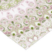 ピンクとグリーンのフローラマンダラパターンデザイン ロングテーブルランナー (コーナー)