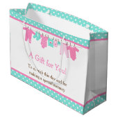 ピンクとグリーンのベビーライン赤ちゃんシャワーポスター ラージペーパーバッグ (裏面アングル)