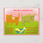 ピンクとグリーンの猫と犬のペットが座る ポストカード (正面)